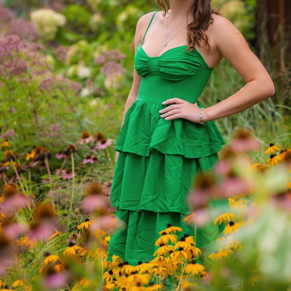 Maxi green dress, size small, worn once, adjustable straps